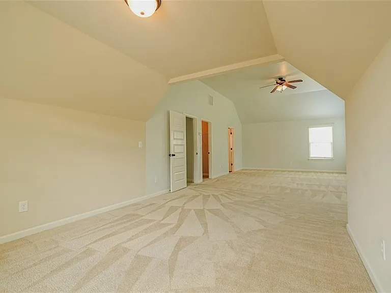 921 Prather Ct — Photo 16