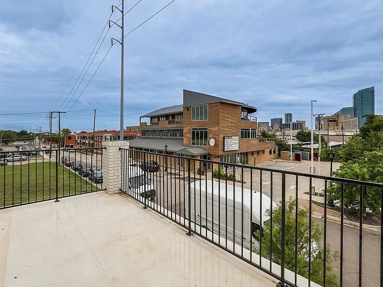 309 W Daggett Ave — Photo 27