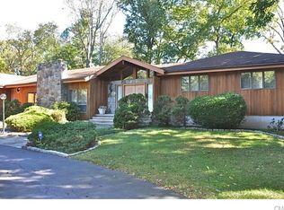 2215 Cross Hwy, Fairfield, CT 06824