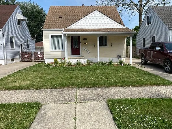 29510 Joan St #J, Saint Clair Shores, MI 48081