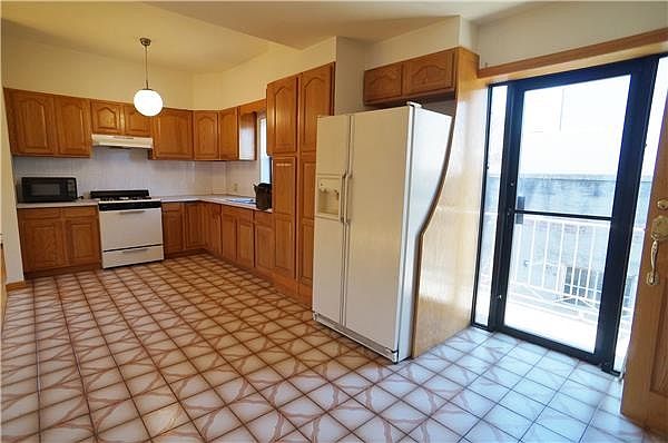 2nd image of 397 Graham Ave #1