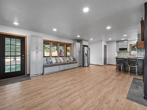 3rd image of 3438 Twin Lake View Dr NE