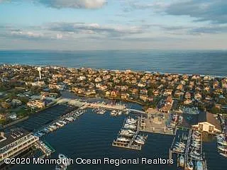 5 bed, 5.5 bath, 3877 sqft, $60,000 — Photo 4