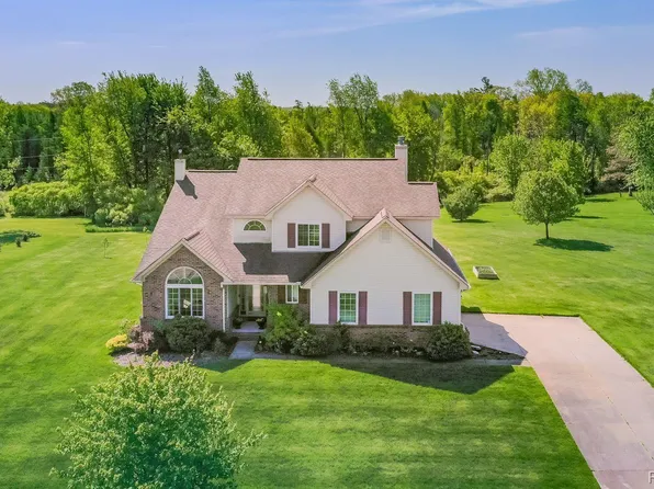 127 Zeer Blvd, Clarkston, MI 48348