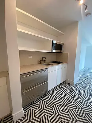 Rented by Fischer Group Realty, LLC | media 4