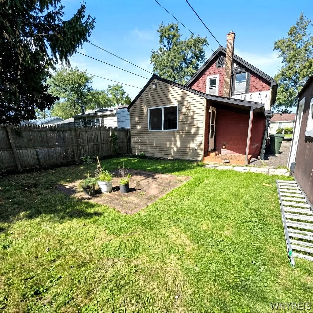 4 bed, 2.0 bath, 1540 sqft, $2,450 — Photo 3