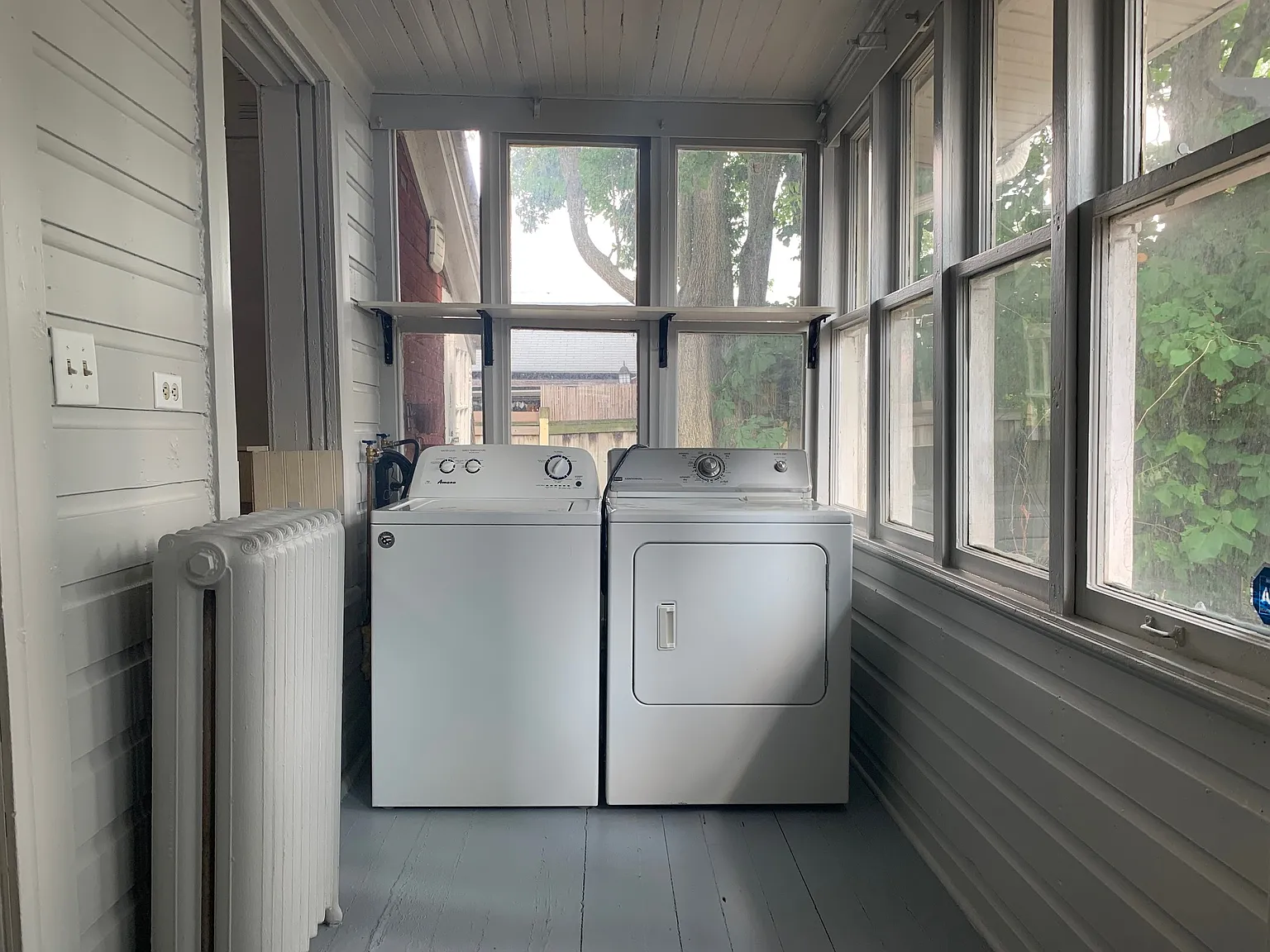 3 bed, 1.0 bath, 1000 sqft, $2,195 — Photo 3