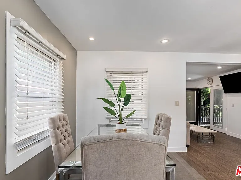 6440 W 87th Pl — Photo 8
