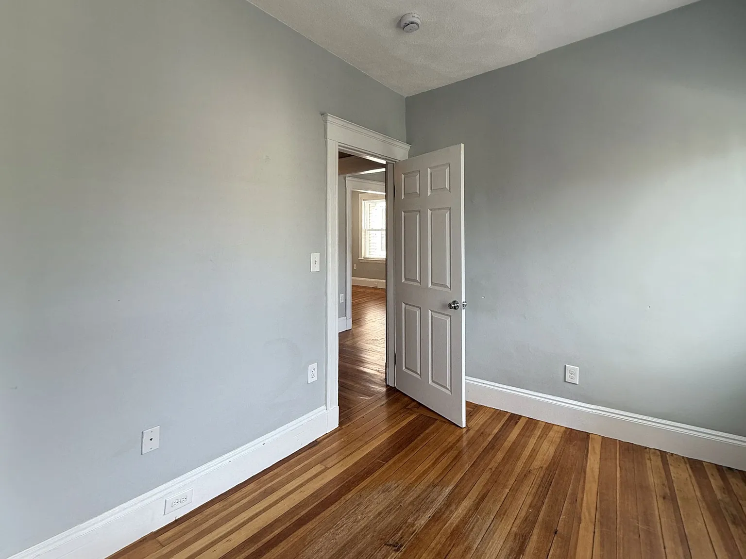 3 bed, 1300 sqft, $3,495 — Photo 4