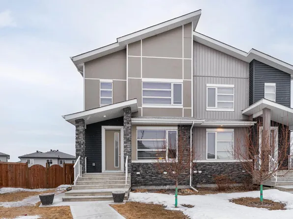 9338 Pear Line SW, Edmonton, AB T6X 2V9