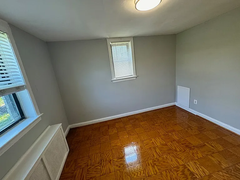 1035 Perry St NE — Photo 6
