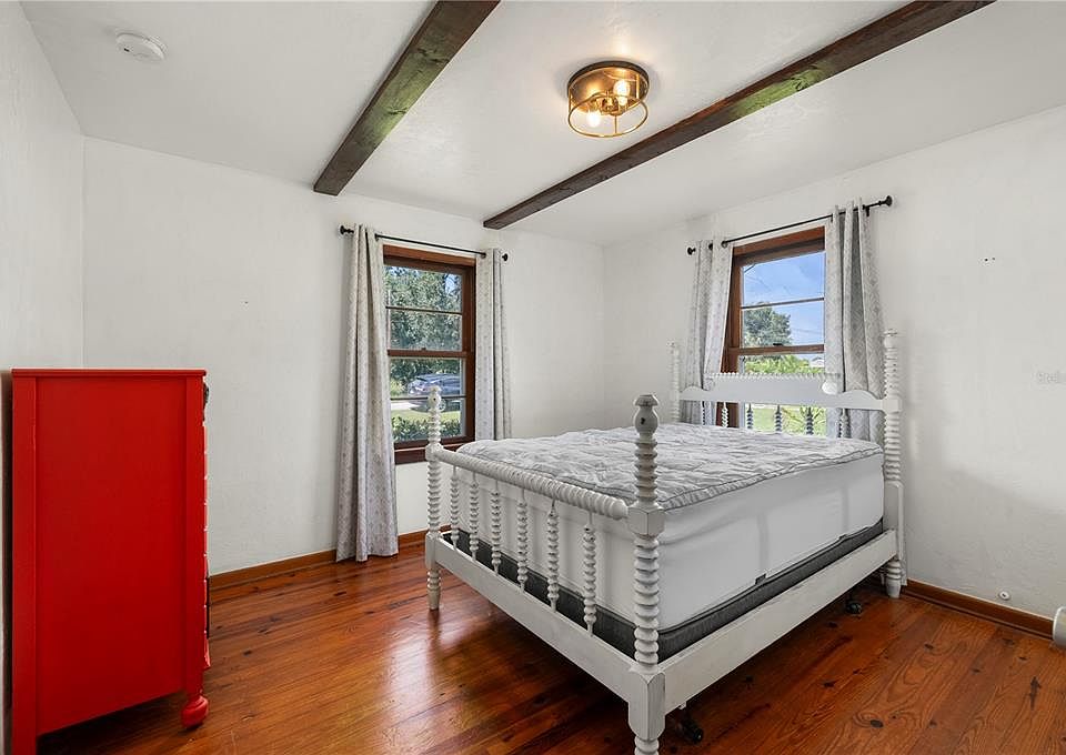 22nd image of 809 BURLAND STREET