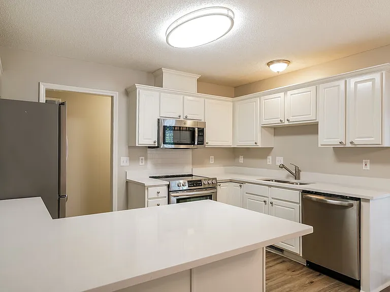 2100 Havering Pl — Photo 7