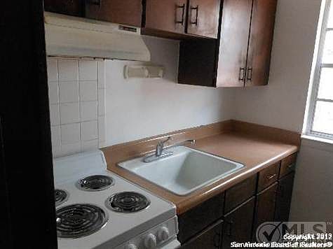 3rd image of 121 Victor St APT 6