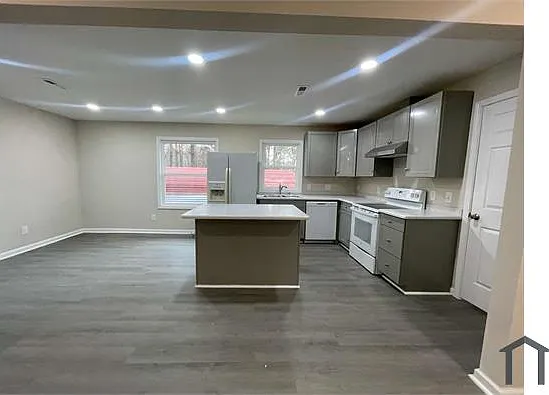 1617 N Main St — Photo 4