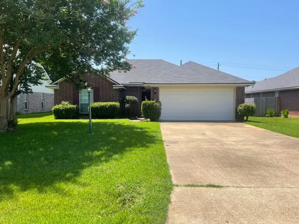 2922 Le Oaks Dr, Bossier City, LA 71111