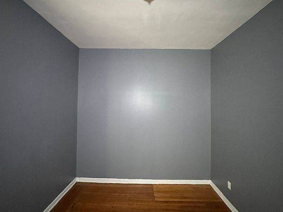 2nd image of 220 Roseville Ave #4