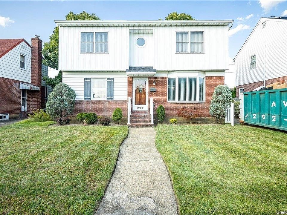 1st image of 1000 Oaks Drive