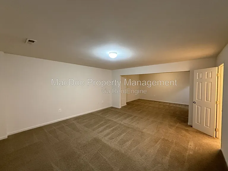 219 Merrill Ct — Photo 16
