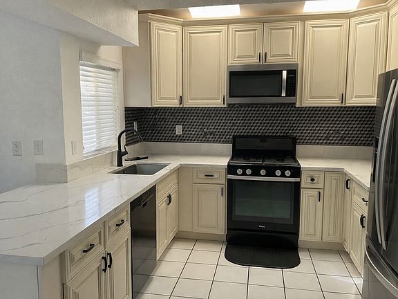 3rd image of 23587 Parkland Ave