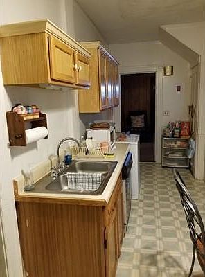 2nd image of 40 Hawthorne St