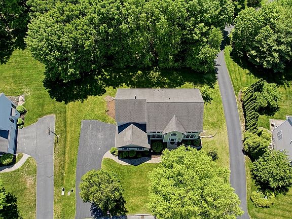 4th image of 21 Seaver Farm Ln