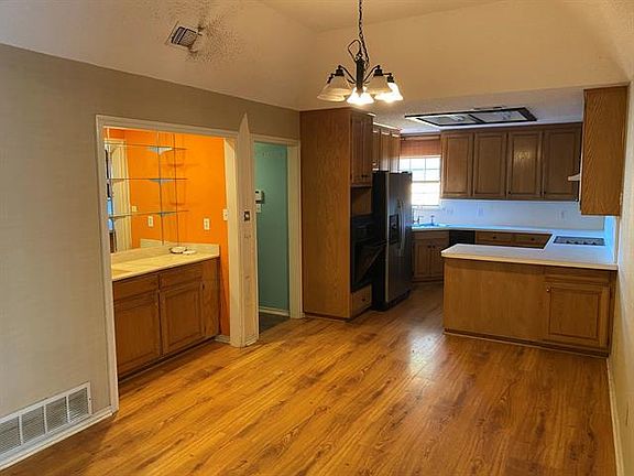 3rd image of 8208 Willow Glen Ct
