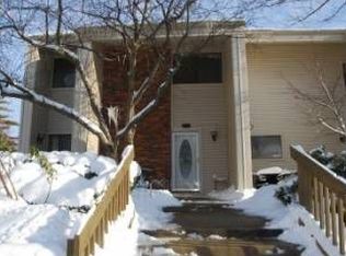 6146 Palomino Ct, West Bloomfield, MI 48322