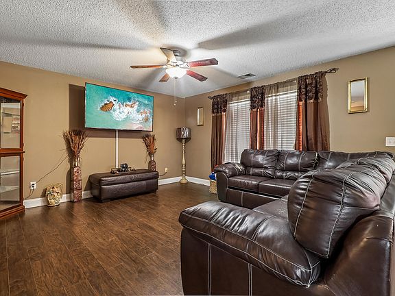 3rd image of 1191 Chivalry St