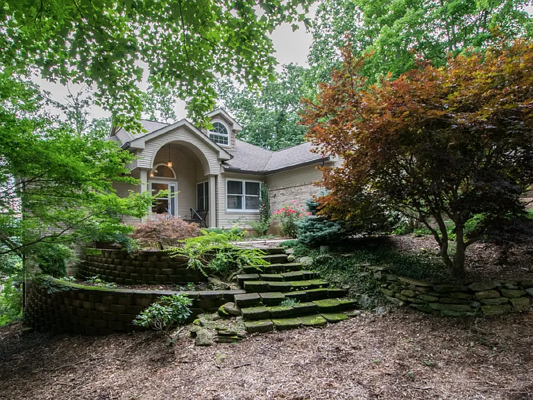 108 Jenny Lind Dr — Photo 2