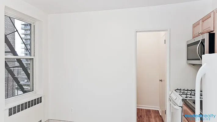 Rented by Moda Realty | media 25