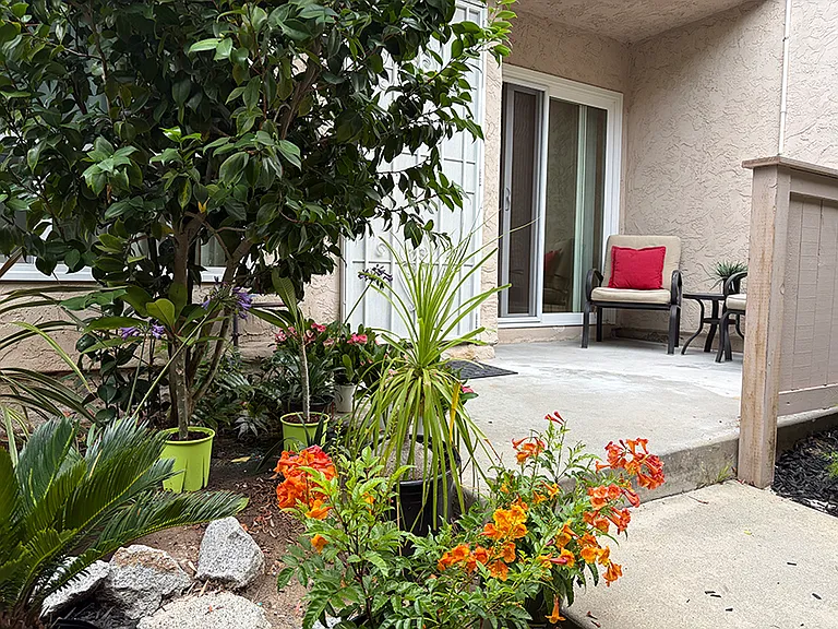 697 Ascot Dr #G — Photo 2