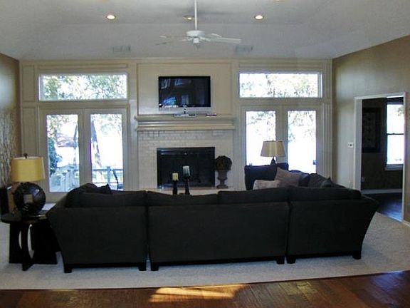 3rd image of 1001 Kiowa Dr W