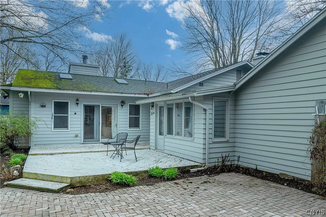 3 bed, 2.0 bath, 1768 sqft, $2,450 — Photo 3
