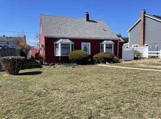 22 Aldin Ln, Levittown, NY 11756