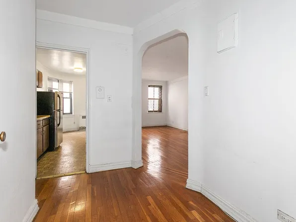 8306 Vietor Ave APT 4R, Flushing, NY 11373