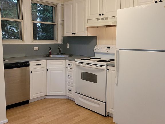 Bright and Cheery! Eat-in Kitchen with updated appliances and updated plumbing fixtures.