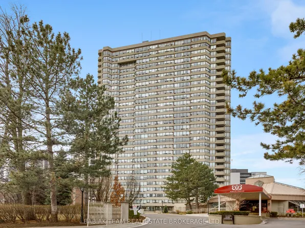 1300 Islington Ave #303, Toronto, ON M9A 5C4