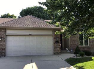 8533 N Chatham Cir, Kansas City, MO 64154