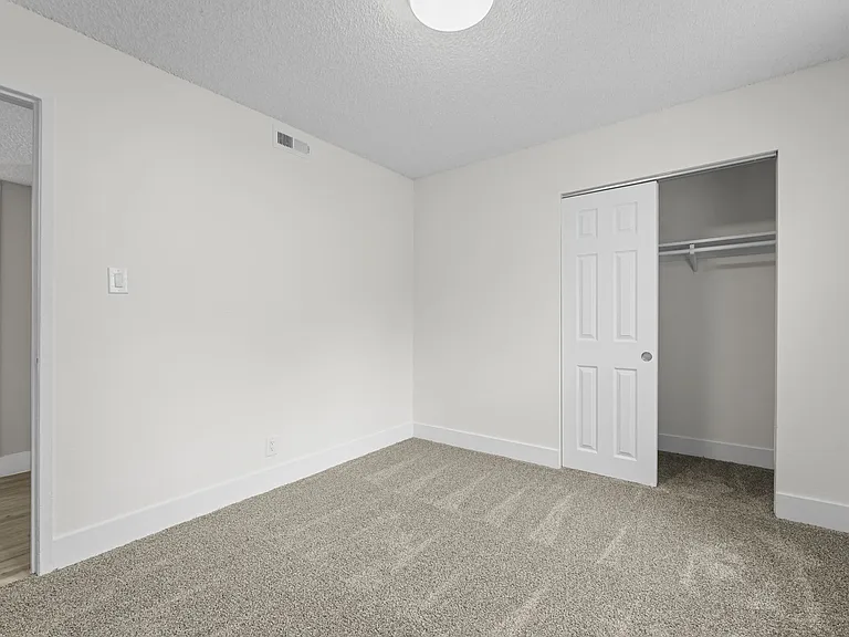 Sherwood Forest Apartments — Photo 21