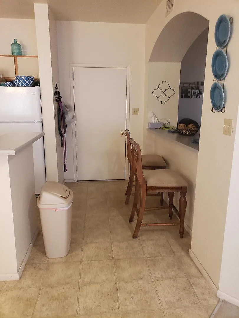 1 bed, 1.5 bath, 1018 sqft, $1,800 — Photo 2