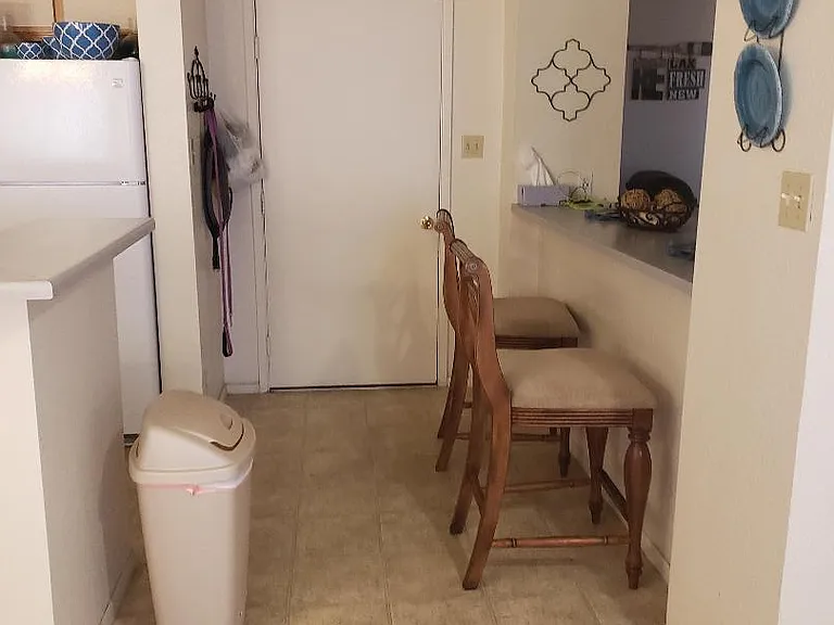 1650 Smoketree Ave S #220 — Photo 2
