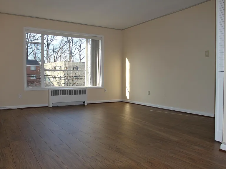 10417 Montrose Ave #202 — Photo 2