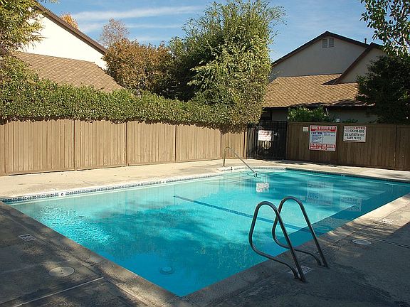 3rd image of 1225 Amberwood Dr