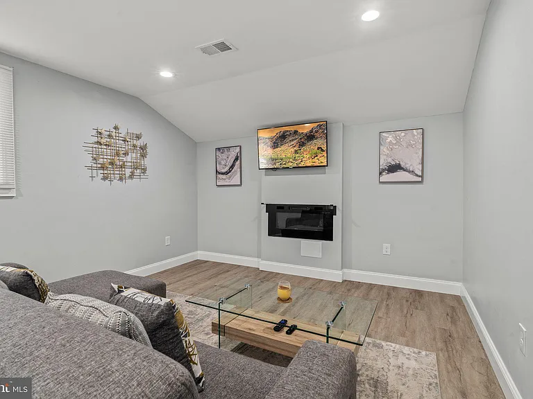 124 Pennypacker Dr — Photo 12