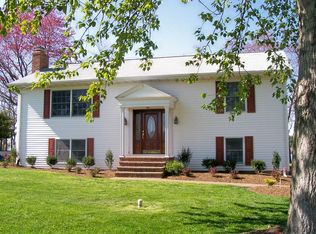 138 N Lake Dr, Stevensville, MD