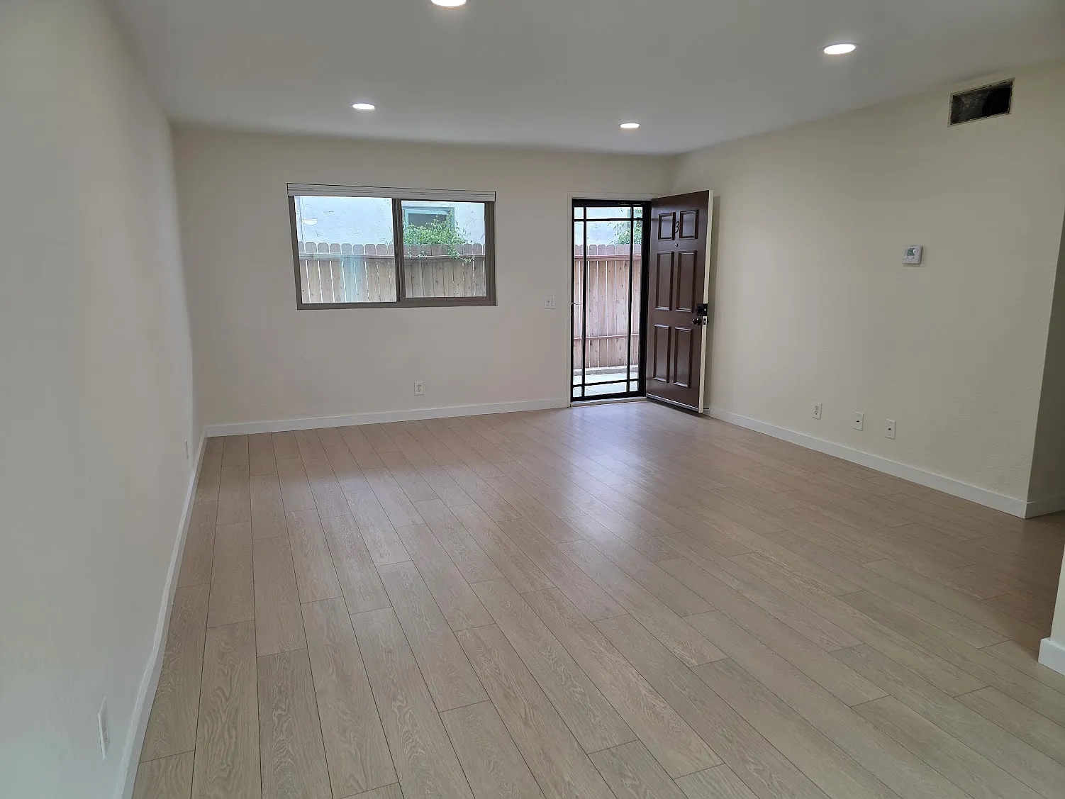 2 bed, 900 sqft, $3,695 — Photo 2