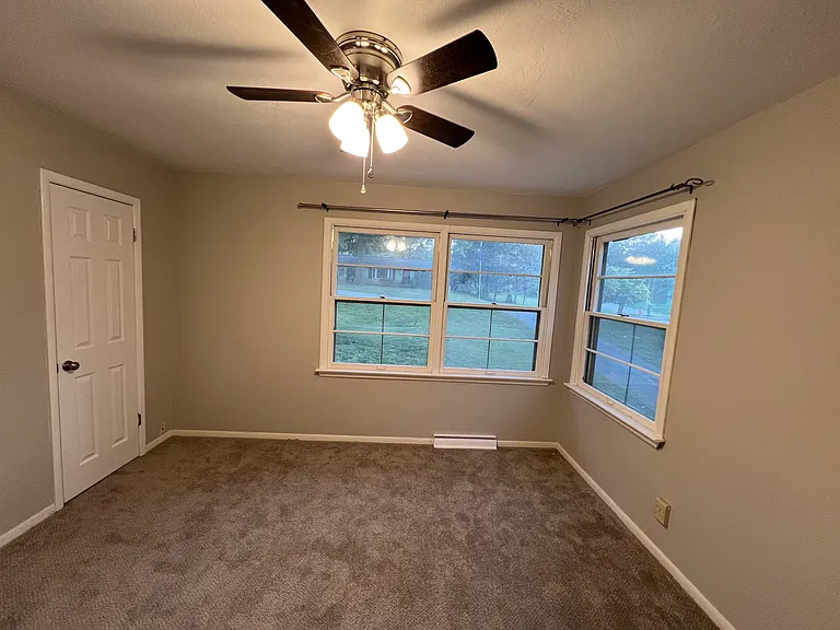 4 Mandalay Dr — Photo 8