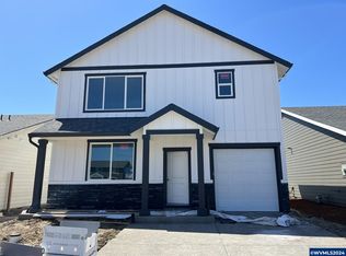 11237 Blueberry Loop NE, Donald, OR 97020
