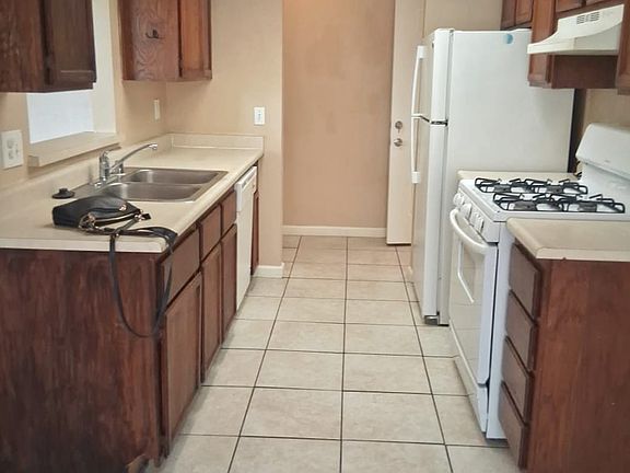 3rd image of 4591 Carriage Park Dr APT C